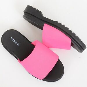 NEW Torrid Hot Pink Chunky Lug Sole Slip-on Slide Sandals 8.5 Extra WIDE Width